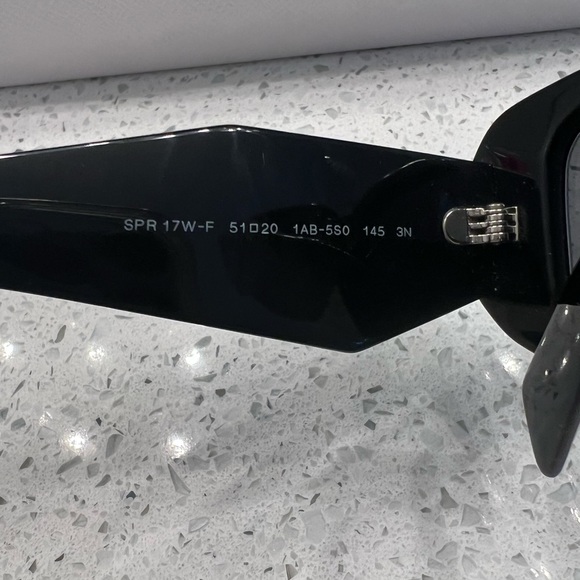 NEW Prada PR 17WF 1AB5S0 Black
Rectangle Unisex Sunglasses - Picture 6 of 14